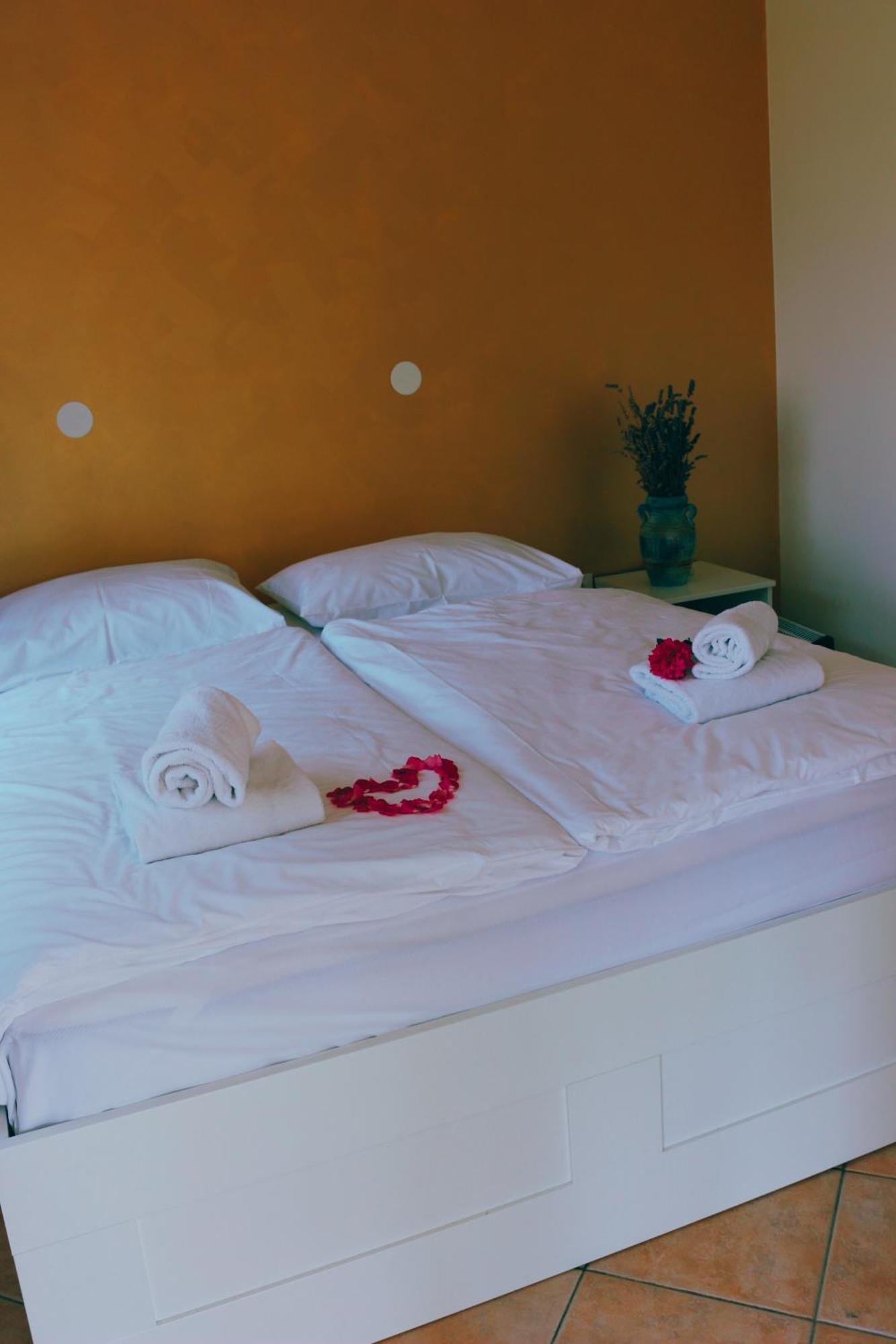 Piran Beach House - Private Oasis - Beachfront Apartment With A Sea View Terrace Exterior foto