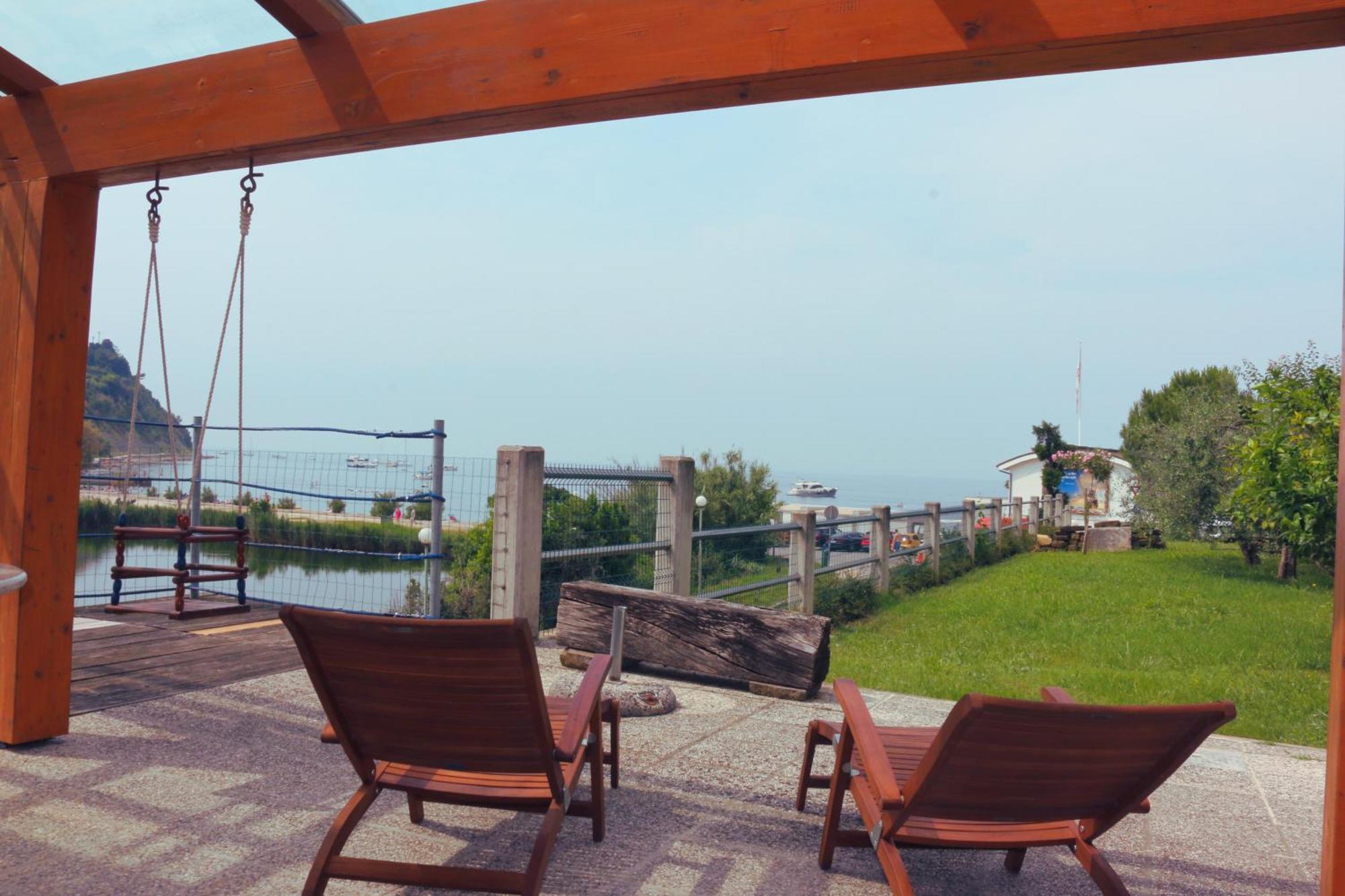 Piran Beach House - Private Oasis - Beachfront Apartment With A Sea View Terrace Exterior foto